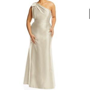 Bella Bridesmaids Alfred Sung D794 Dress in Champagne